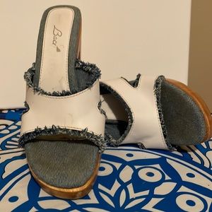Wooden soul whit and denim heels size 8
